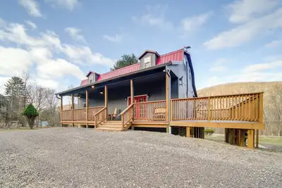 Image de Home w/ River View & Game Room in Tidioute!