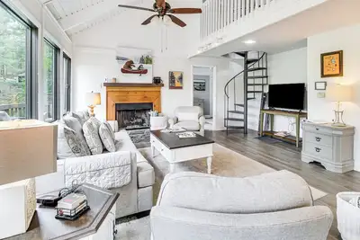 Image de Lake & Golf Course Views: Big Canoe Home w/ Deck!