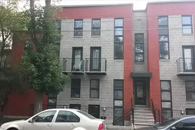 Image de Loft 16 pieds de plafond avec deux terrasses!