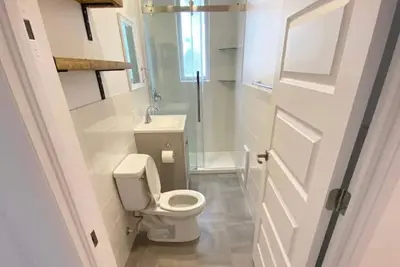 Image de Super condo pres de la 3ème ave, bus et vieux Qc