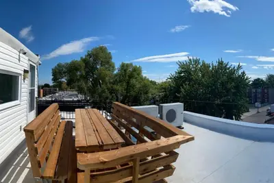 Image de Petit loft parking accès à un spa, roof deck buses