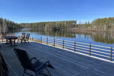 Image de Newly built log cabin with sauna located on a lakeside plot outside Hultsfred | Se05086