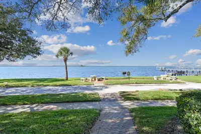 Beautifully Renovated Condo on Water!