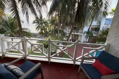 3 bedroom beachfront apartment, Tower Isle, 24hrs security, beach, pool, parking
