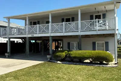 Image de Welcome to Carolina Cottage. A charming three bedroom two bath cottage