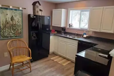 Image de Sugarland Suite - Cozy 1 Br on 10 acres on class 2 trout stream in Arena + WiFi