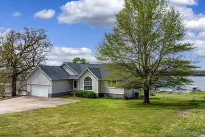 Image de Grand Lake Retreat, 4Bd/3Ba, Lake Front, Firepit