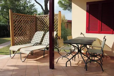 Image de Bungalow 'Camping Massimo - 2' avec vue sur lac, terrasse privée et jardin privé