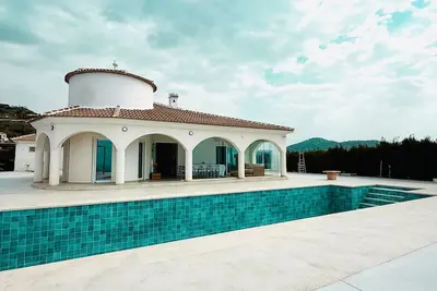 Image de Villa 'Clery Algarrobo' avec vue sur la mer, Wi-Fi et climatisation