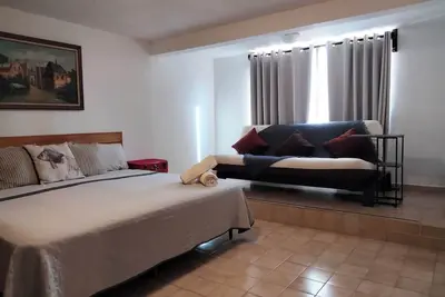 Image de Amplia y céntrica habitación con baño privado en Querétaro