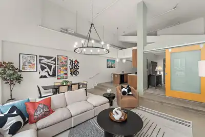 Image de Designer Loft Penthouse in the Heart of Downtown