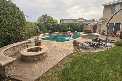 Image de Charming 4-bedroom house with pool \/spa, backyard paradise, cul-de-sac in Tustin