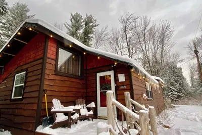 Image de Whiteface Camp with private creek - cabin in charming Wilmington with A-Frame