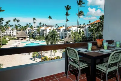 Image de Apartment with pool views and private beach area.