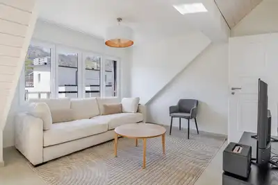 Image de Blueground | Friesenberg, balcony, nr Uetliberg