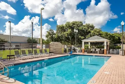 Image de Restful Stay in Doral | Pool, Gym, Free Parking, Bbq, Pet-friendly!