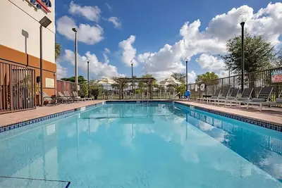 Image de Comfortable 4br Units | Gym, Pool, Shuttle, Bbq, Pets Allowed