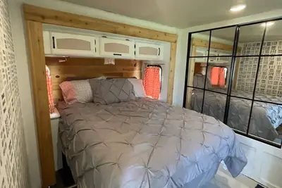 Image de Spacious 2bd 2ba Cozy Family Camper, Wildwood Experience @ Khp