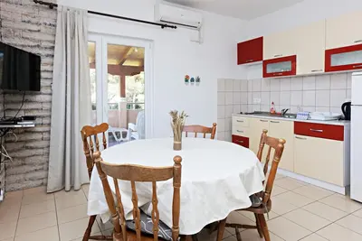 Image de Appartement d'une chambre avec le balcon et la vue sur le mer Grebastica, Sibenik (A-24046-b)