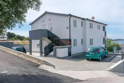 Image de Appartement de deux chambres avec le balcon et la vue sur le mer Razanj, Rogoznica (A-24214-a)