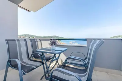 Image de Appartement de deux chambres avec le balcon et la vue sur le mer Razanj, Rogoznica (A-24214-b)