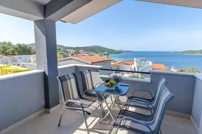 Image de Appartement de deux chambres avec le balcon et la vue sur le mer Razanj, Rogoznica (A-24214-c)