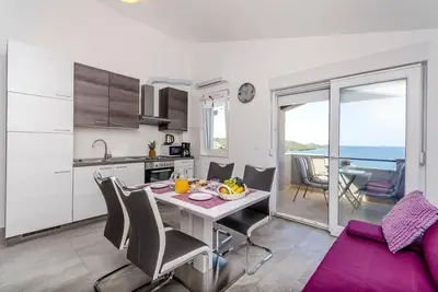 Image de Appartement de deux chambres avec le balcon et la vue sur le mer Razanj, Rogoznica (A-24214-d)