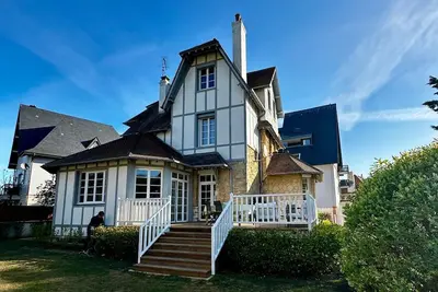 Image de Villa de rêve à 50 mètres de la plage!