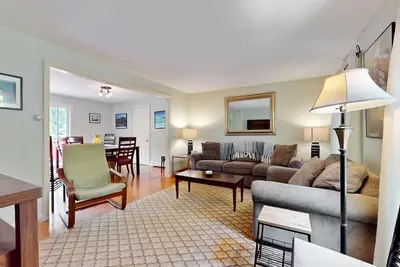 Image de Charming home with private pool, spacious deck & inviting coastal comforts