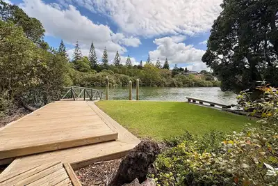 Image de Riverside Retreat – Spacious 4 Bedroom Home Just Minutes from the City Centre