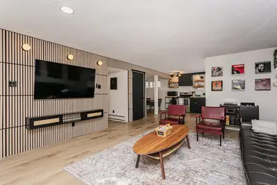 Image de Cozy Retro Gem for the Fam W/ Ac (Near Roger&Wem)