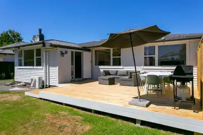 Image de Great Location | Relaxed Bach Stay Minutes from Cafés & Lakefront