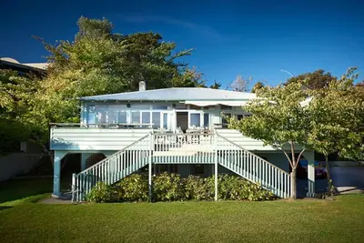 Image de Greenwood Lodge at Lake Taupo | Lakeside Escape w/ Beach, Lawn & Mooring
