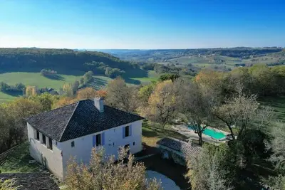 Nouveau Gîte avec piscine au sud du Lot, dans un parc de 5 ha