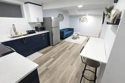 Image de Chic 2br Suite | Kitchen, Laundry, Near Elk Island & West Edmonton Mall
