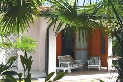 Image de Villa familiale dans un endroit calme et verdoyant