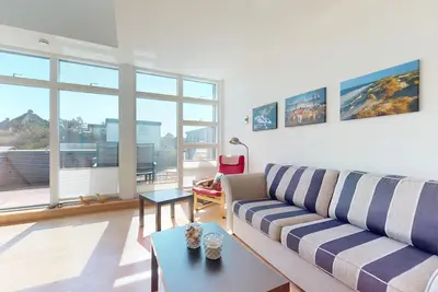 Image de Vacation home close to the beach for 7 people - central, dog-friendly, with balcony and