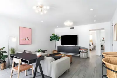 Image de Chic Clarksville 2br Condo Near Downtown Austin