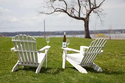 Image de Historic Rose Hill Cottage w/ Lake Views