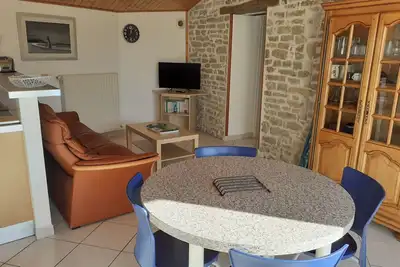 Image de Charmant Pigeonnier rénové avec Wi-Fi, proche Port Bourgenay