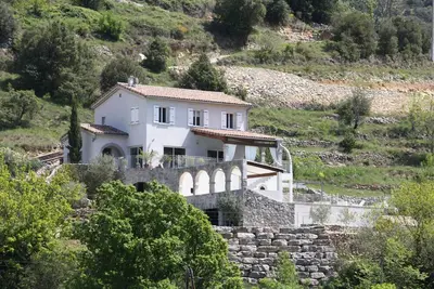 Image de Villa luxueuse Ă Sampzon avec piscine et climatisation