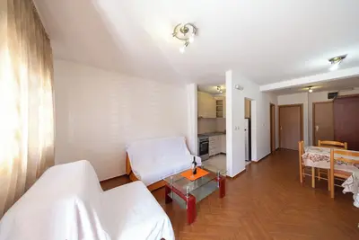 Image de Cozy 1-Bedroom Apartment, Walking Distance to the Beach No. 4