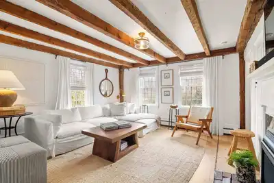 Image de Renovated Cozy Cabin 5 Min to Beach!