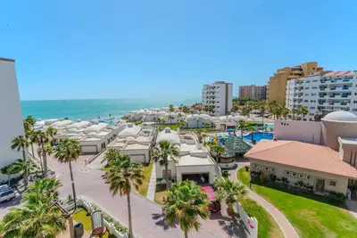 Image de Beachfront Oceanview 2 bedroom condo water slides Las Palmas Resort Sandy Beach