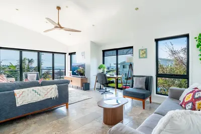 Image de Slow Down, Soak It In – Stay by the Beach at Gwinganna Views