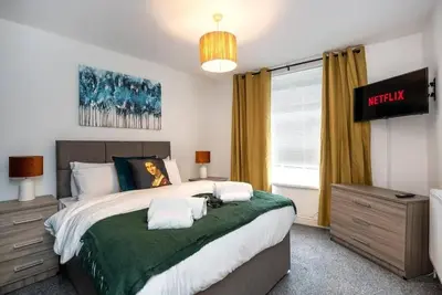 Image de 3 Storey House, 2 Bathrooms, Smart Tv's all rooms!