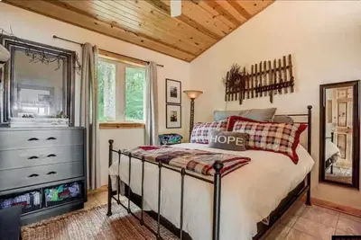 Image de Quaint Lake Tetonka Cottage!