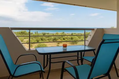 Image de Aquamare Studios Pool and Seaview Bliss