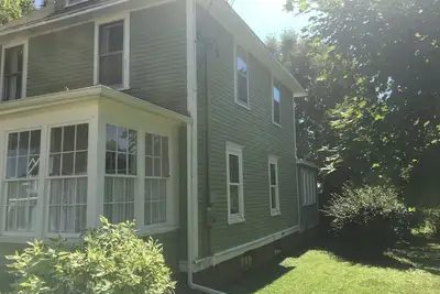 Image de Sunny Century Home, walking distance to Mount Allison University