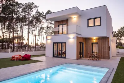 Image de Spacious 4-bedroom villa with pool near beach in amazing Lagoa de Albufeira